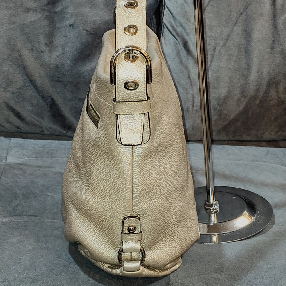 EUC COACH BEIGE/GOLD METALLIC PEBBLED LEATHER HOBO BAG ADJUSTABLE BUCKLE STRAP - Picture 8 of 15